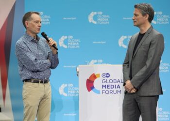 Mientras el consumo digital crece, también cae la credibilidad de las noticias