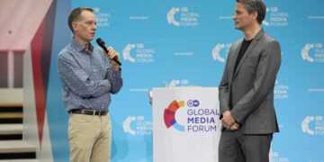 Mientras el consumo digital crece, también cae la credibilidad de las noticias