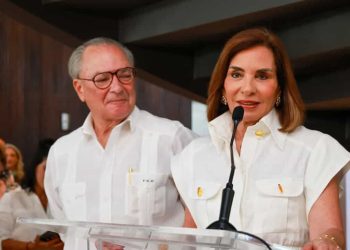 La exposición «El mar como territorio» reúne a más de 40 artistas en el Centro Cultural Rainieri