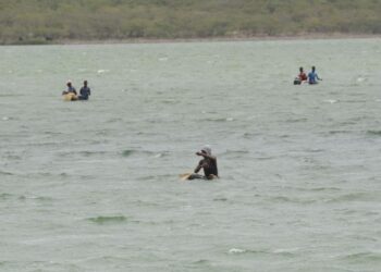 Familiares de pescadores desaparecidos en Montecristi exigen búsqueda aérea y marítima
