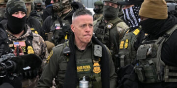 El ICE suspende los controles de tráfico tras las muertes en Maine y Texas, según medios