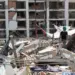 Buscan rescatar a dos posibles sobrevivientes entre los escombros en Venezuela un mes después de los terremotos