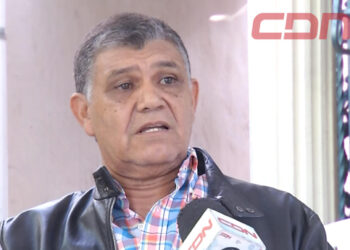 Francisco Peña responde a la polémica por permiso para viajar: «Eso es una mala interpretación»