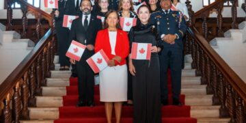 Carolina Mejía y la embajadora Jacqueline DeLima reafirman la amistad entre República Dominicana y Canadá en emotiva celebración del Día de Canadá.