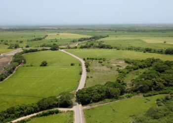 Presidente Abinader cumple una demanda histórica de la Línea Noroeste con la inauguración de nueva carretera Palo Verde–Laguna Verde, en Montecristi