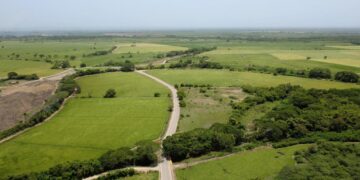 Presidente Abinader cumple una demanda histórica de la Línea Noroeste con la inauguración de nueva carretera Palo Verde–Laguna Verde, en Montecristi