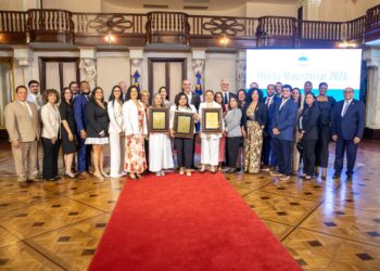 Presidente Abinader entrega Medalla al Mérito Magisterial 2026 y reconoce el aporte de docentes al desarrollo del país