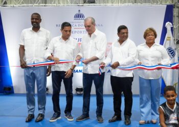 Presidente Abinader entrega remozado el Club Deportivo Dante Lemoniel; ministro Kelvin Cruz asegura que su gestión marcará un antes y un después en el deporte