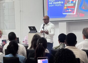 Francisco Tavárez conquista al público en concurrida presentación de su libro “La conjura haitiana y la maldición dominicana” en Madrid
