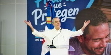 Presidente Abinader llama a los padres dominicanos a cuidar y proteger siempre a sus familias y reconoce su entrega al bienestar de sus hijos