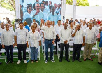 Presidente Abinader entrega 1,000 títulos de propiedad que garantizan seguridad jurídica a más de 4 mil personas en Los Frailes de Santo Domingo Este