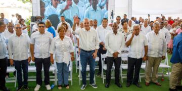Presidente Abinader entrega 1,000 títulos de propiedad que garantizan seguridad jurídica a más de 4 mil personas en Los Frailes de Santo Domingo Este