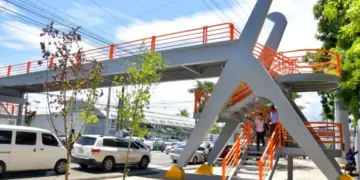 Tras 20 años de abandono, habilitan puente peatonal de la avenida Ortega y Gasset
