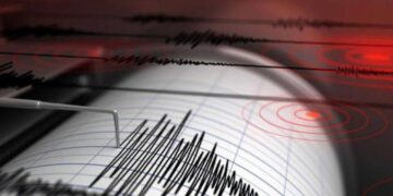 Tres heridos leves tras nuevo terremoto de magnitud 4,8 en Granada, España
