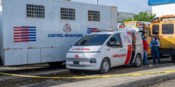 Hallan cuerpo de un dominicano dentro de un camión averiado en el parqueo trasero de Migración