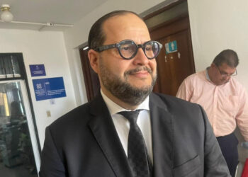 Juez levanta medida de coerción a Aquiles Jiménez tras disculpas a Alicia Ortega y Fernando Hasbún