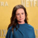 Emily Watson revela que creció en una estricta secta religiosa: “La actuación me salvó”