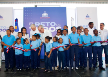 Abinader inaugura obras en Independencia y llama a la comunidad educativa a iniciar con entusiasmo el año escolar