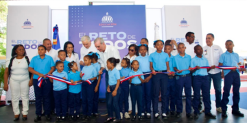 Abinader inaugura obras en Independencia y llama a la comunidad educativa a iniciar con entusiasmo el año escolar