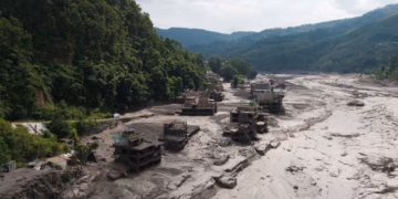 Tragedia en la frontera de Nepal y China: 160 muertos y cientos de desaparecidos tras inundaciones y deslizamientos