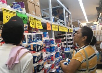 Padres se quejan de alzas en precios de útiles escolares