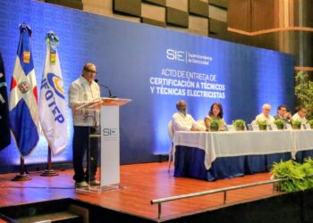 INFOTEP certifica por competencias 300 técnicos electricistas junto a la Superintendencia de Electricidad