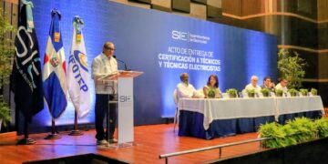 INFOTEP certifica por competencias 300 técnicos electricistas junto a la Superintendencia de Electricidad