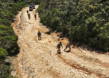 Comandante del Ejército supervisa unidades, entrega tres puestos fronterizos y pone en funcionamiento nuevo helipuerto en la Sierra de Bahoruco