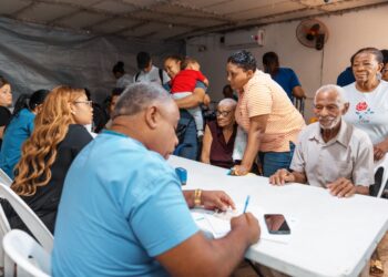 Carolina Mejía lleva gran operativo médico al sector Luz Consuelo Norte