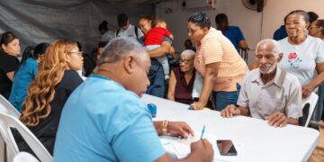 Carolina Mejía lleva gran operativo médico al sector Luz Consuelo Norte