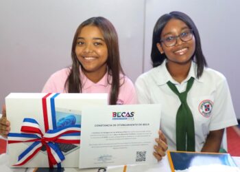 Presidente Luis Abinader entrega 436 becas del ITLA para impulsar la educación tecnológica en Pedro Brand