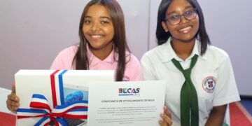 Presidente Luis Abinader entrega 436 becas del ITLA para impulsar la educación tecnológica en Pedro Brand
